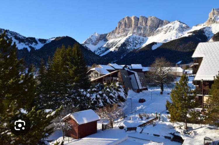 Petit Studio Mansarde 18 M2 Avec Navette Gratuit Aux Pistes De Ski Gresse-en-Vercors Exteriér fotografie